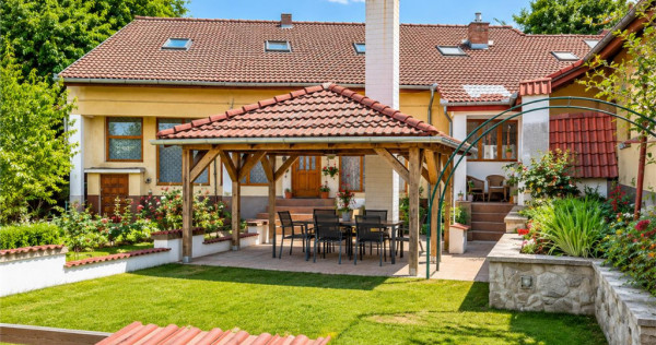 Sfantu Gheorghe Central,9camere,271mp utili,teren 547mp,4 in