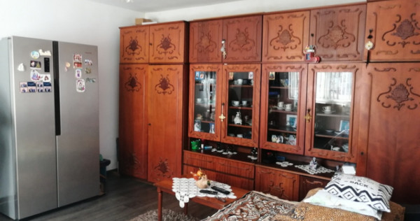 Casa cu 3 camere in zona Intre Lacuri