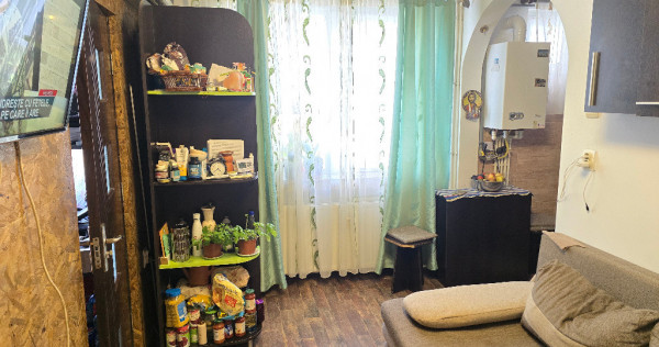 Vand apartament cu 2 camere cu GARAJ Deva, Dacia (Romanilor), etaj 2
