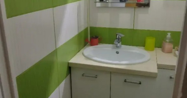V&acirc;nd apartament 3 camere str. Mioritei