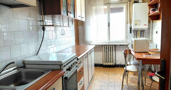 Apartament decomandat 3 camere etaj 3 Baia Mare Central