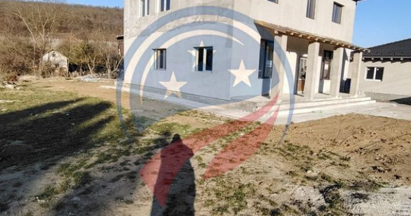 Vilă semifinisată de v&acirc;nzare str. Remetea 217 mp si 67...