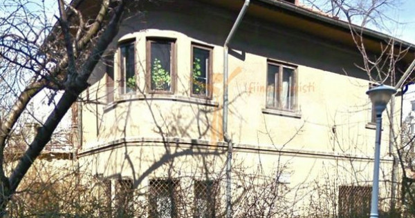 Vilă interbelică | 80 mp utili, curte 250 mp, la 5 min ...