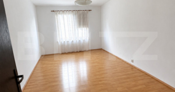Apartament 3 camere, 90 mp, zona Centrala &ndash; Reghin