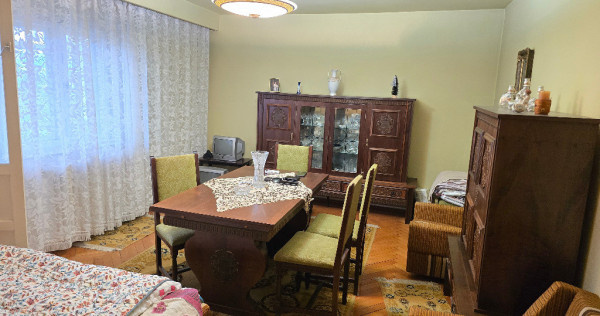 Vand apartament 3 camere dec, Deva, GARAJ, BOXA ,Imp. Traian, etaj 3