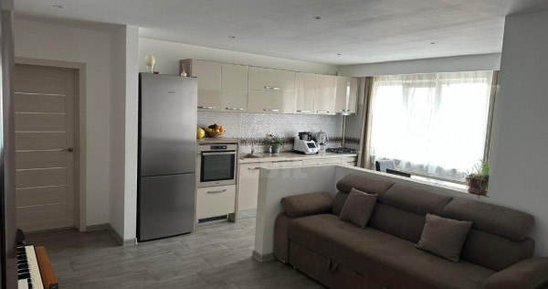 Apartament 3 camere semidecomandat zona Florilor