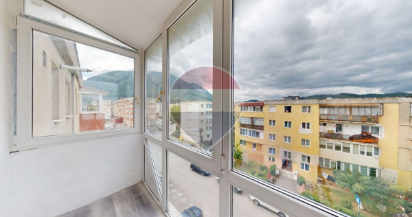 3 Camere| Vedere Piatra Craiului | Zărnești &ndash; Grui | 48 mp | 52.500 &euro;