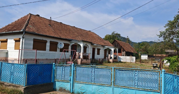 Casă cu 4 camere, curte, anexe și beci - Certeju de Sus, Hunedoara