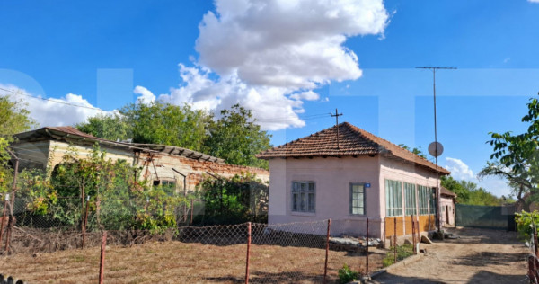 Casă locuibilă cu teren 2.809 mp și anexe, la doar 20 min