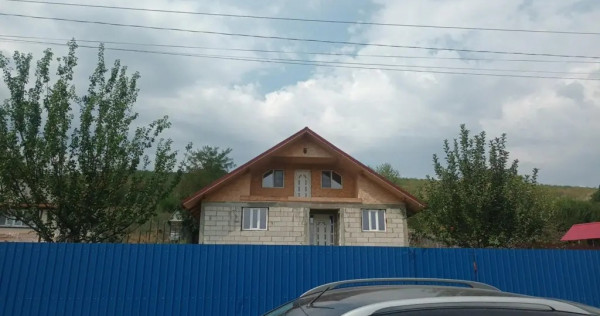 Casa la rosu Dragomanesti