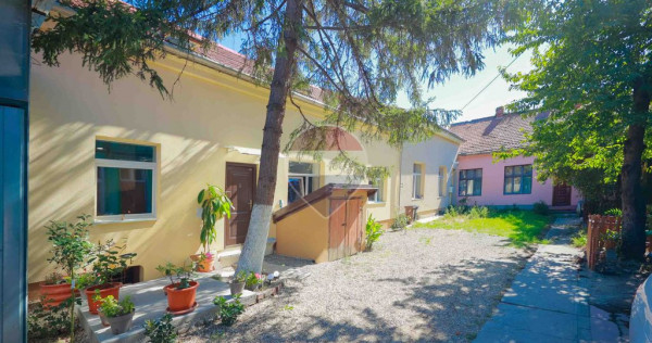 V&acirc;nzare apartament 4 camere, acces auto - parcare, Central - Cuza Vodă
