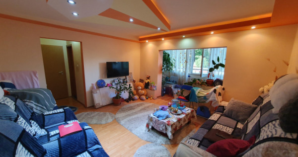 Apartament 3 camere, etaj 1, centrala proprie, bloc izolat -