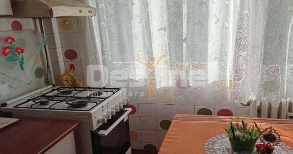 APARTAMENT 3 CAMERE DECOMANDAT SEMIDECOMANDAT