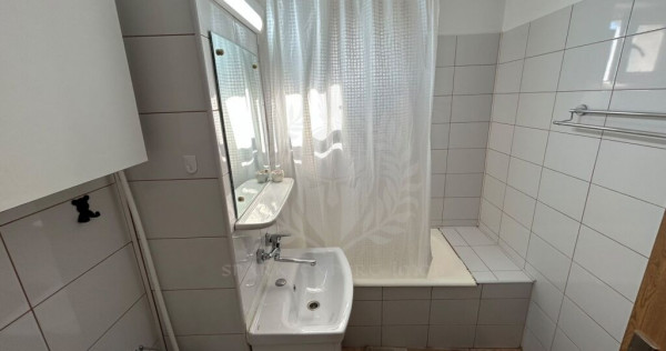 APARTAMENT 3 CAMERE // DECOMANDAT // SCOALA BAIETI SI FETE
