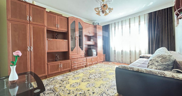 Ap. 3 camere decomandat Năvodari Str. Delfinului + loc parcare