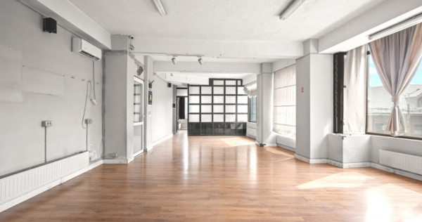 Executive Corner Office | Tavan Inalt, Ferestre Mari | Gara
