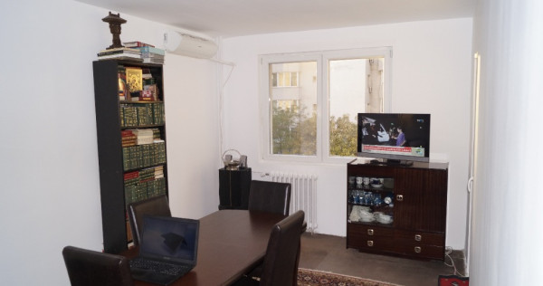 Proprietar vand ap 3 camere decomandat in sectorul 3