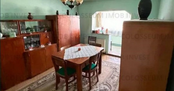 De renovat - Apart. 3 camere, 2 bai, decomndat, etaj 1/4, Tractorul!