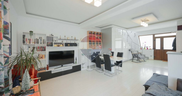 De v&acirc;nzare casă - duplex cu 4 camere, panouri fotovoltaice -S&acirc;ntandrei