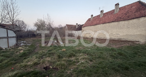Teren intravilan 1770 mp cu utilitati 13m front stradal Comu