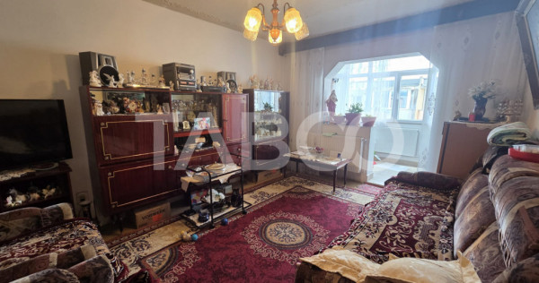 Apartament 3 camere decomandat zona 1 Decembrie 75mp si boxa