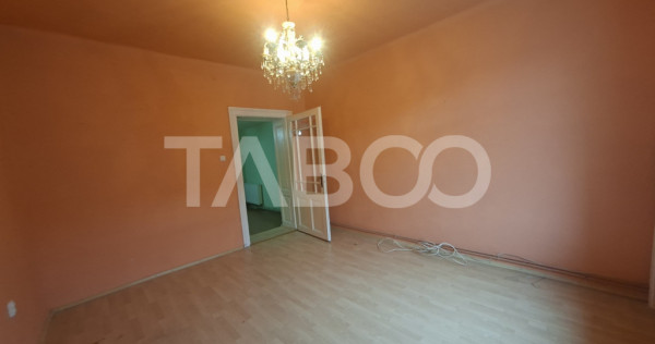 Apartament la casa de vanzare 2 camere garaj curte comuna cu