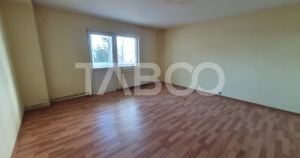 Apartament 3 camere decomandat 80 mp + 2 balcoane zona Teiul