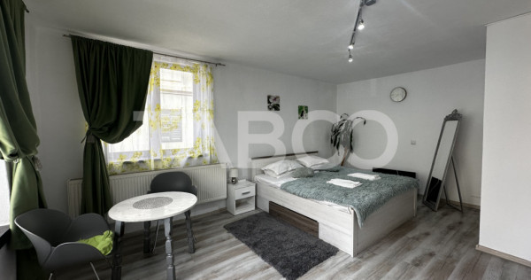 Apartament de vanzare 2 camere pretabil spatiu comercial str