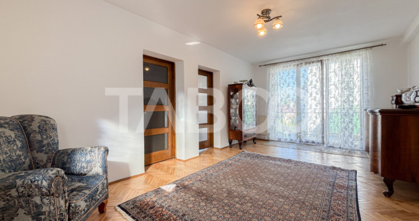 Apartament cu 3 camere de vanzare in Piata Cipariu locatie e