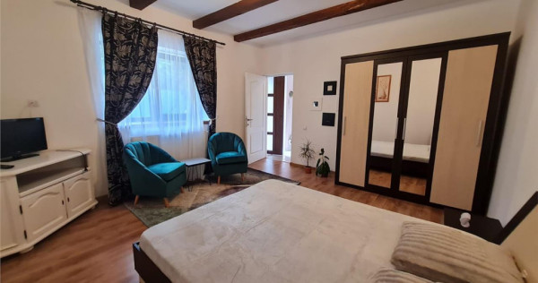 Garsoniera cocheta cu gradina in Centrul Istoric