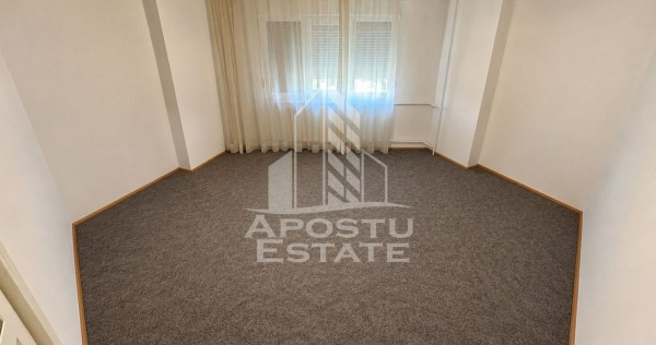 Apartament 2 camere, decomandate, etaj 5/6, garaj subteran, Aradului.