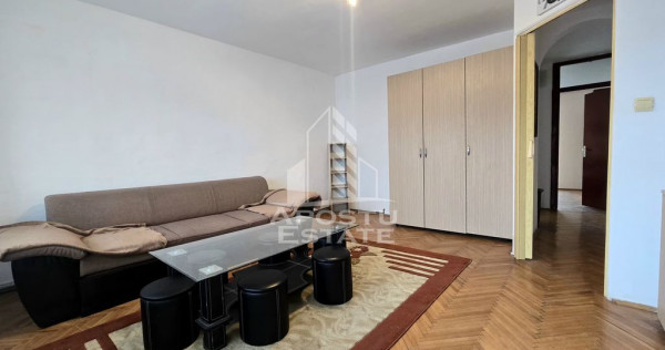 Apartament 2 camere de vanzare, etaj intermediar, centrala, Bucovina