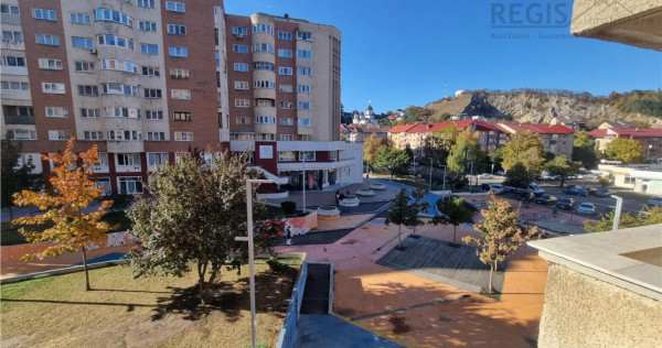 Apartament de 3 camere zona Racadau