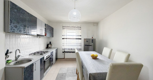 Apartament 2 camere, semidecomandat, zona Lipovei