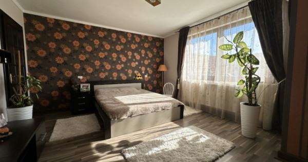 Casa individuală cu 9 camere, 1600 mp teren, 300 mp utili -