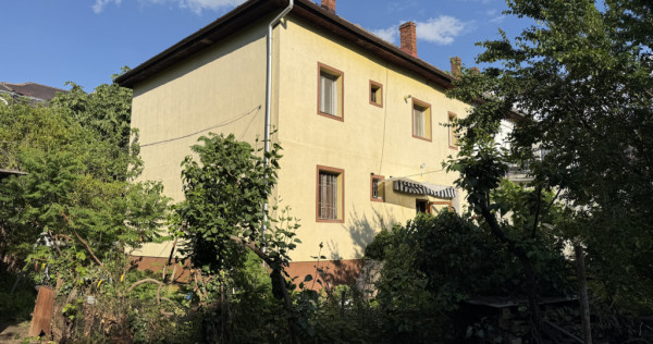 Apartament 3 camere, 72mp, etaj 1, 400m teren, garaj propriu