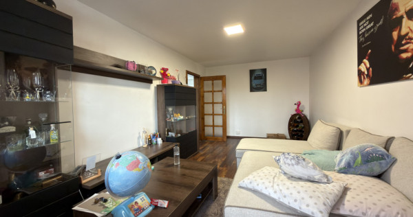 Apartament 3 camere, decomandat, 53 mp - zona Lipovei