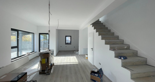 Duplex 3 camere separat prin baie Mosnita Noua
