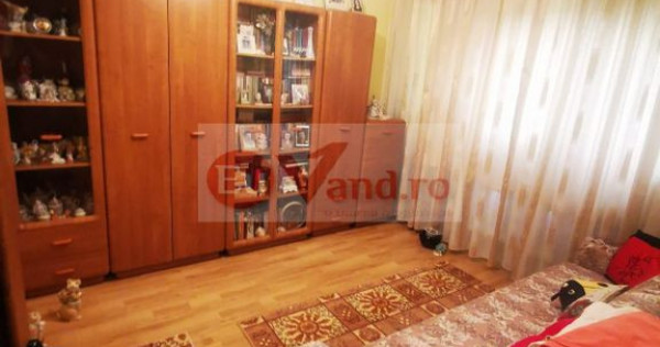 De vanzare apartament cu 3 camere Mazepa 1, BR-uri, etaj 4/10, 98.000 E