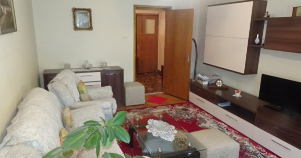 Apartament cu 3 camere decomandat in Deva, zona Piata