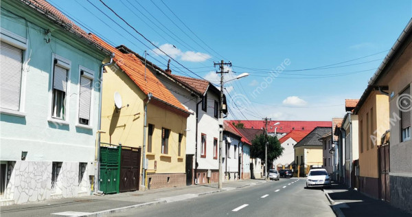Casa singur in curte cu 3 apartamente in Sibiu zona Lupeni