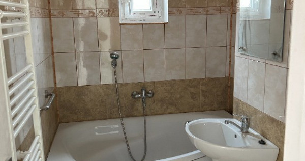 Apartamnet 2 camere Liceul Roman Voda