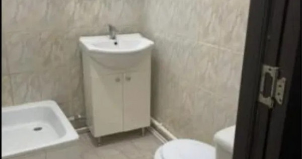 Granit , camera de camin 17 mp mobilata - baie cu wc si dus