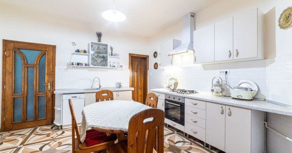 Casă frumoasă multifamilială zona Pârneava-Arad