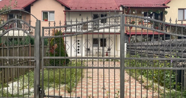 Vila, parte dintr-un triplex, Pitesti, 85000 euro