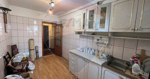 Apartament cu 3 camere în zona Sud