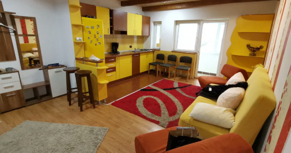 Apartament 4 camere decomandat,renovat, zona Calea Poplacii