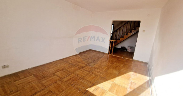 Apartament cu 3 camere de vânzare în zona Maratei