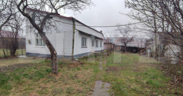 Casă Central &icirc;n Radauți, teren 1500 mp