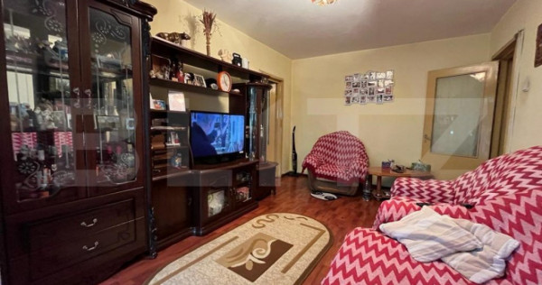 Apartament cu 3 camere semidecomandat în zona Craiovița (P